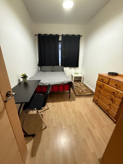 Large Double Room –  Poplar/Canary Wharf Main Photo