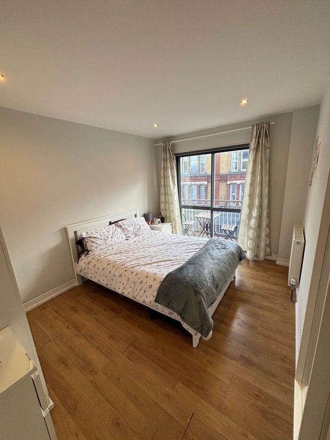 Double room in Clapham North, with balcony Main Photo