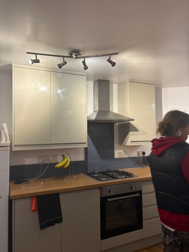 2 rooms available for flat Main Photo