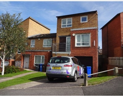 1 bedroom available in 3 bedroom student house Main Photo