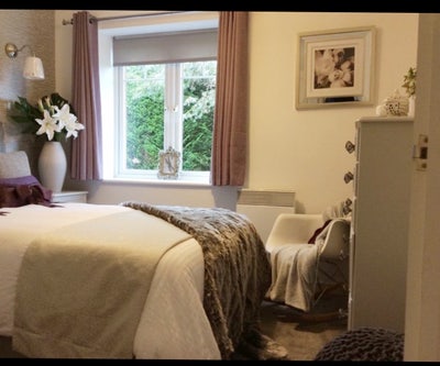 Stylish 1-Bed Apartment Private Patio & Sun Canopy Main Photo