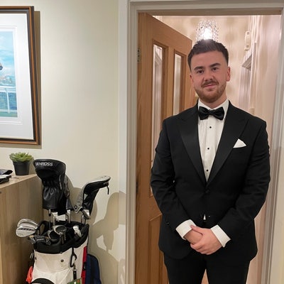 2 outgoing, friendly professionals.  Main Photo