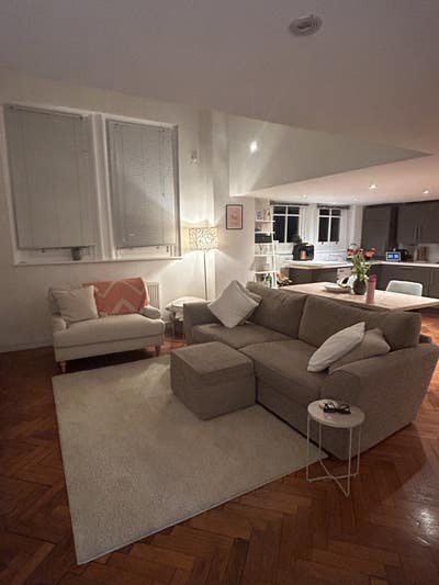 Double Mezzanine Room. Tooting Broadway Main Photo