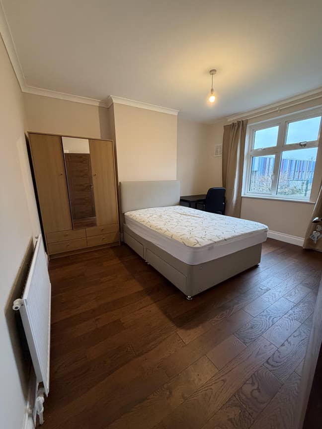 1 Double Room to Rent Main Photo