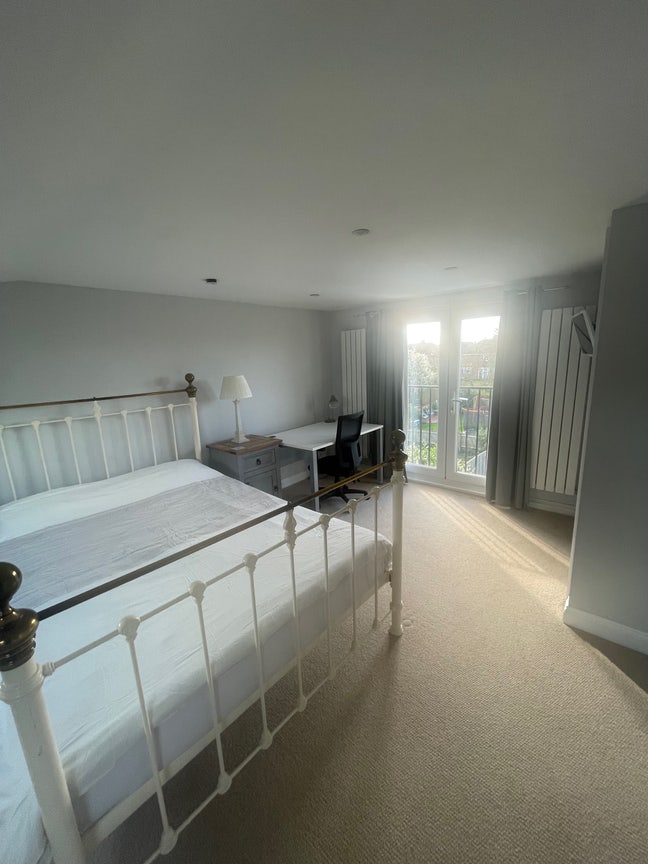 Beautiful Large Double room with en-suite Main Photo