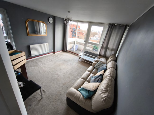 Spacious 1 Bedroom Whole Property- Furnished  Main Photo