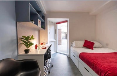 Tenancy Takeover - Premium Studio Main Photo