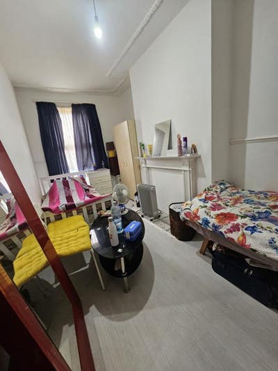 Spare Room Available in Enfield  Ideal for Student Main Photo