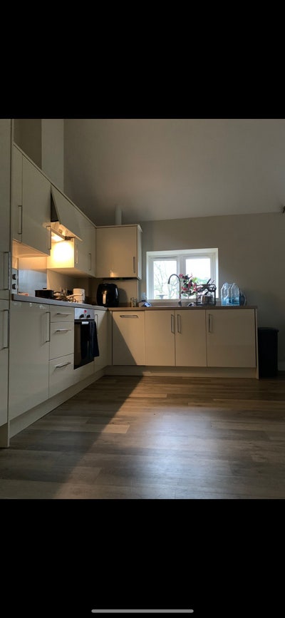 Room to rent in 2 bedroom apartment  Main Photo