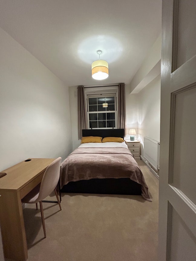 Double room in maisonette | view of Clapham Common Main Photo