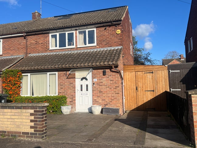 High-Spec 4-Bed Home with Loft Studio Main Photo