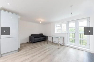 Modern 2b2b apartment in Aldgate east station Main Photo