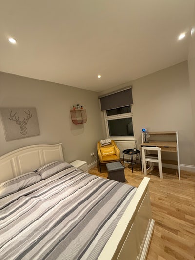 Bright & Spacious Double Room – Friendly Home  Main Photo