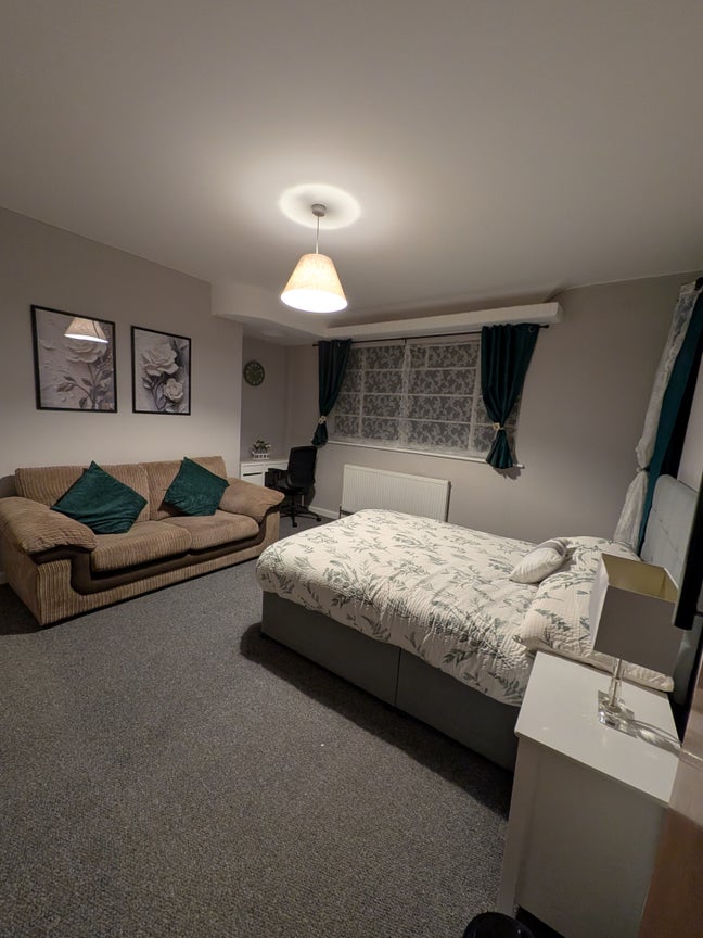 Double Room - Fully Furnished - Bills included Main Photo