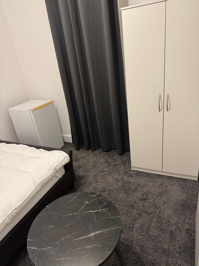 Furnished Double Room - Great Location Main Photo