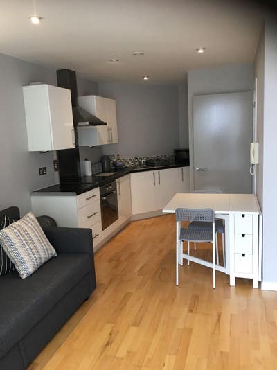 Modern 1-Bed Flat, West St, Sheffield S1 Main Photo