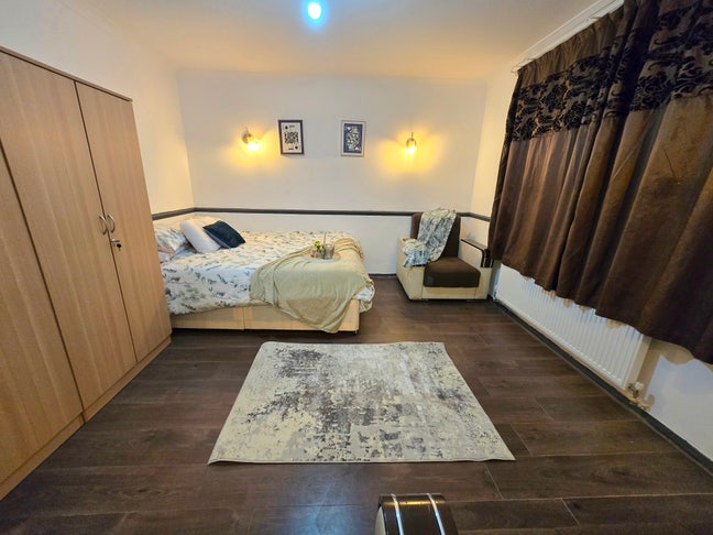 Furnished Double room available in Romford  Main Photo