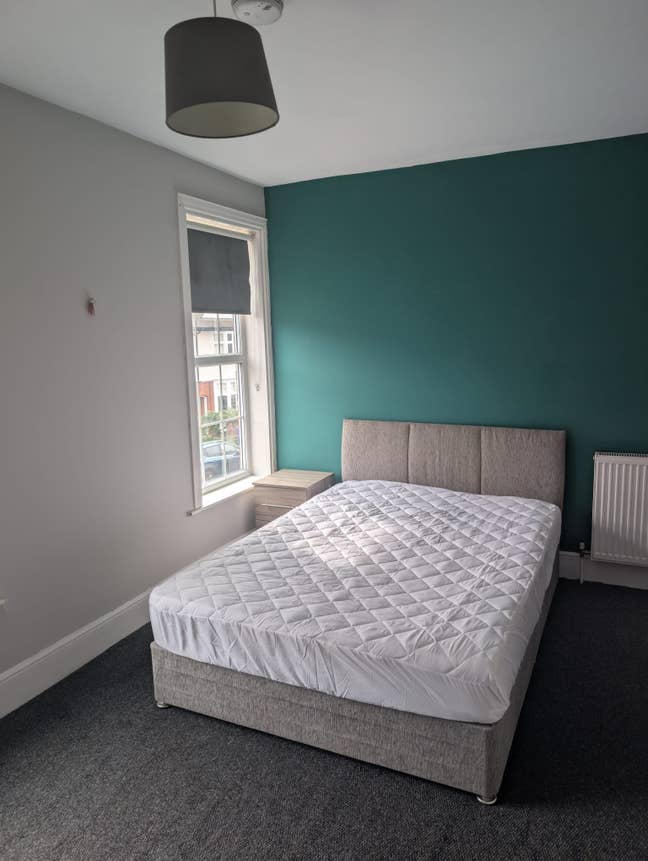 Modern Double Room with Ensuite Main Photo