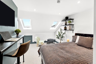 Large Loft Ensuite Room - SS1 - SEA  Main Photo