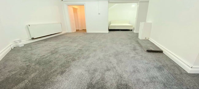 **Private Garden Flat - Available immediately** Main Photo