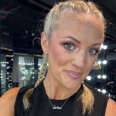 I am a professional female aged 38. I am look... Main Photo