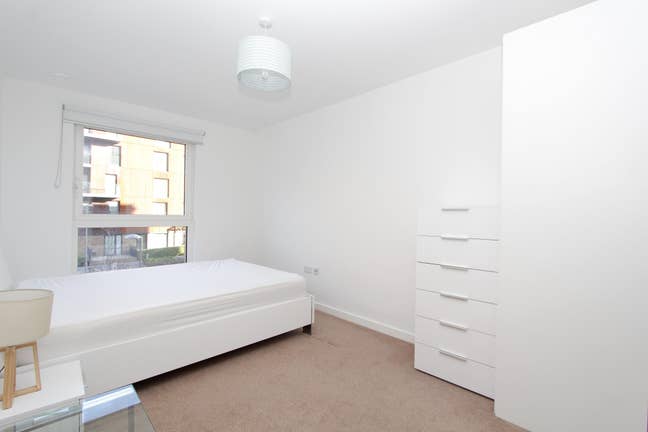 High Quality-Modern Double Room-Canada Water Main Photo