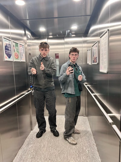 Friendly/responsible Brits looking for house share Main Photo