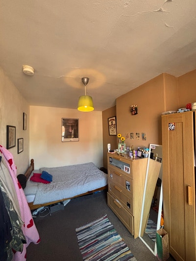 Bedroom available to rent Meanwood Main Photo