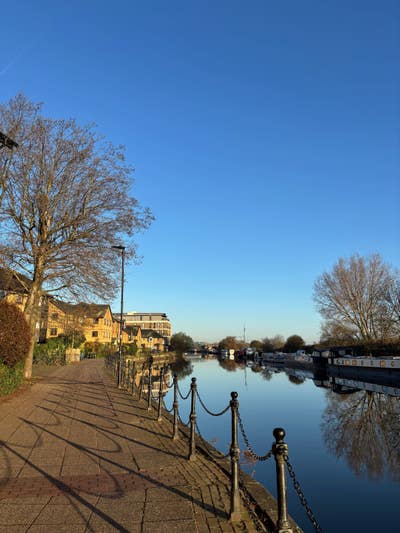 1 bed available in sunny canal side flat w garden Main Photo