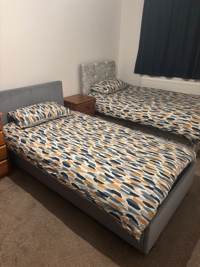 Twin room short term let  Main Photo