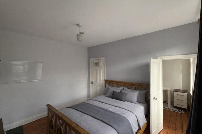 Large Double + Private Annex | WFH Ready Main Photo