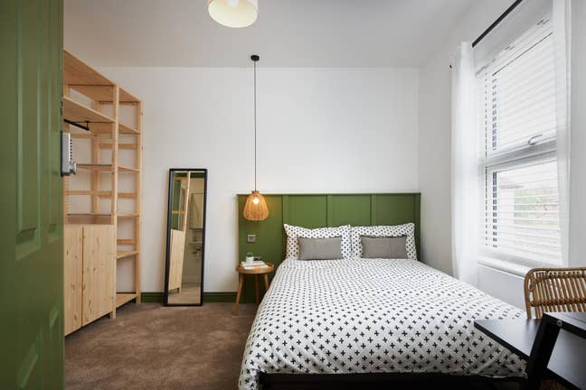 23HR | Ashford Int Station | Double with Ensuite Main Photo