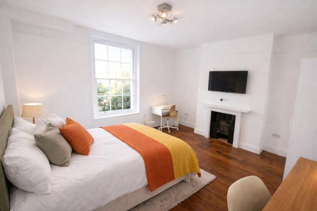 HUGE Room in Central Reading!  Main Photo