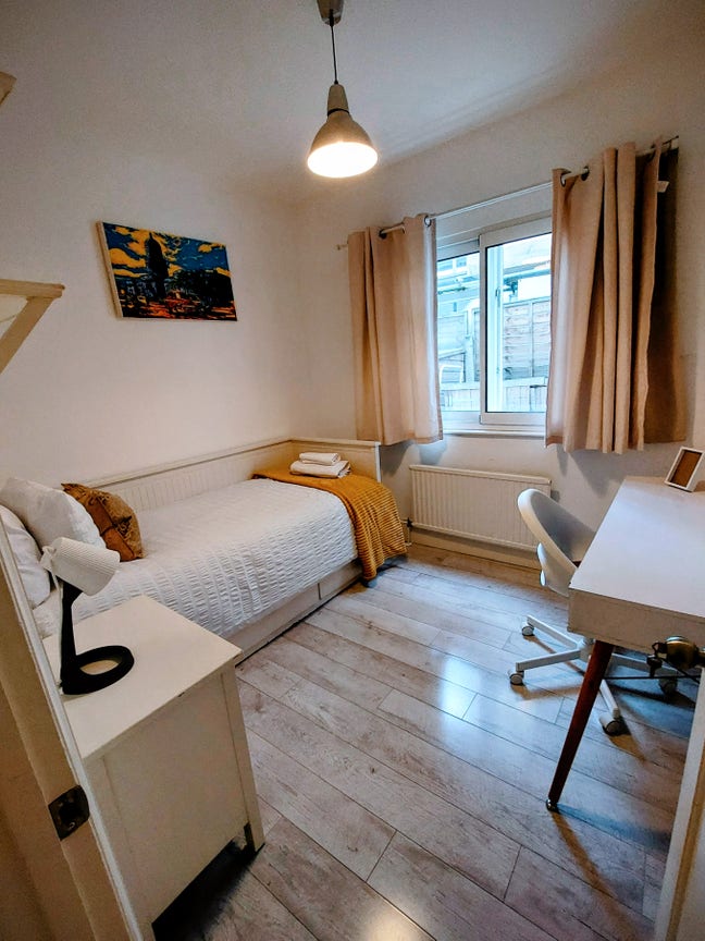 One single and one double room in Clapham North  Main Photo