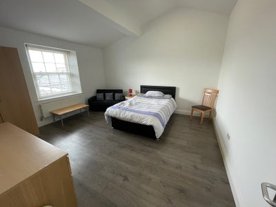 Well presented double rooms close to City Centre Main Photo