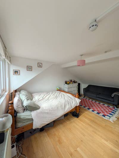 Large Double Bedroom - Holloway Main Photo