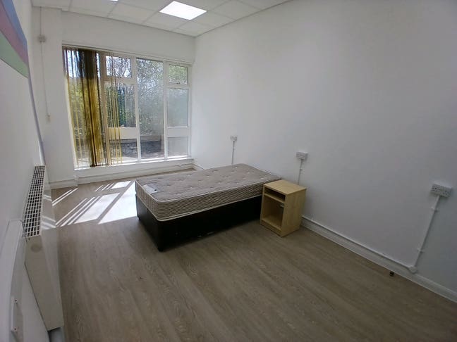 Double Rooms *Available Now* in Romford Main Photo