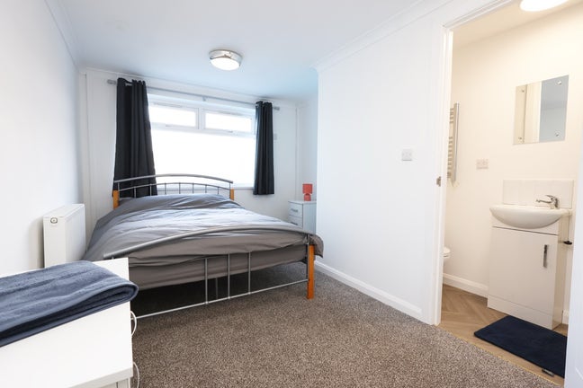 Modern & Stylish Ensuite Rooms Available Main Photo