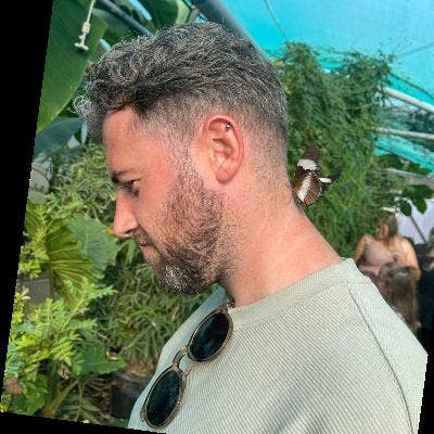 Professional Male seeks a double room Main Photo