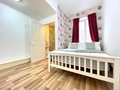 🐬E1-Zone 1/2 - Fantastic Ensuite Room🐬 Main Photo