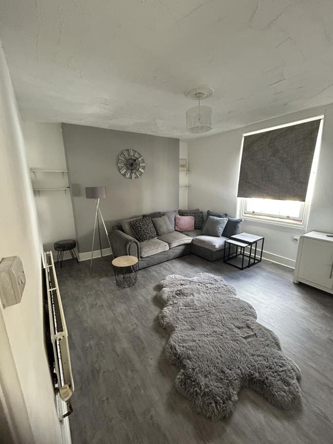 1 bed furnished flat with amazing transport links. Main Photo