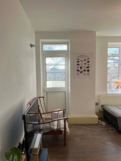 Double bedroom available  Main Photo