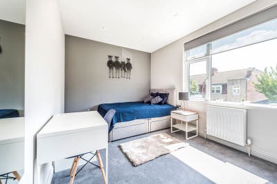 ⚡​Commuter Gold: 2 All-Inclusive Rooms here🚆 Main Photo