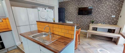 ⚡​Commuter Gold: 2 All-Inclusive Rooms here🚆 Main Photo