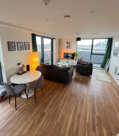 Buddy-Up Needed for Flat Signing Main Photo