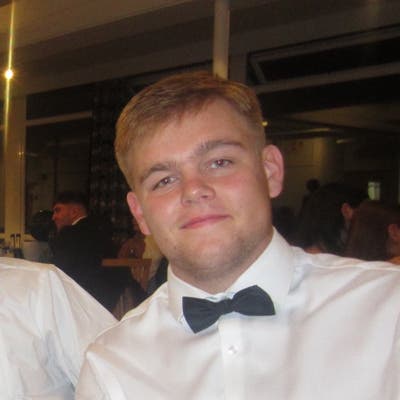 Looking for a room to rent/buddy up Main Photo