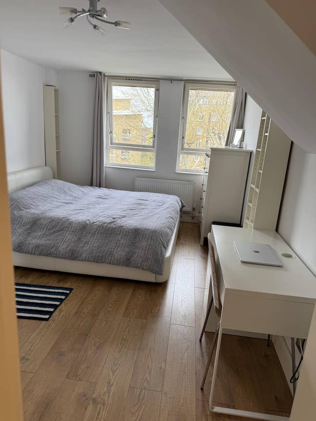 Large, bright ensuite by St Katherine Docks Main Photo