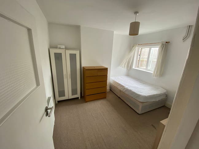 520-590 Spacious Rooms (Bills Add Up to 70-80)  Main Photo