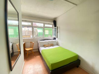 3 Bright DBL Room in E14 5 Mins walk to South Quay Main Photo