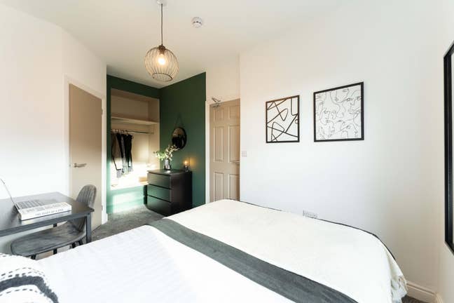 Sunny Ensuite Room all bills included  Main Photo